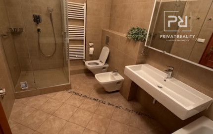 3 izb.,pôvodne 4 izbový byt Slávičie údolie s garážou.