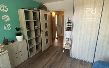 Ponúkame na predaj 3 izbový byt v Ružinove Exnárova ul.