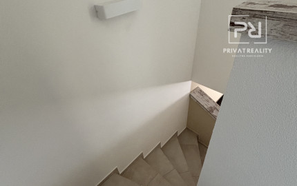 Moderný 4-izbový rodinný dom v radovej zástavbe Horná Potôn