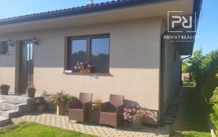 Ponúkame Vám na predaj nízkoenergetický Rodinný dom v obci : Trávnica . 