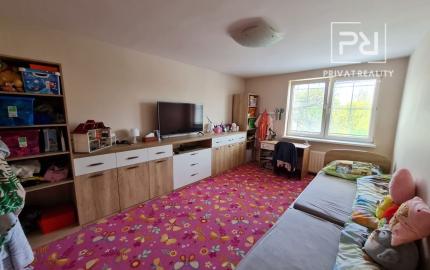 Ponúkame na predaj Veľký rodinný dom s pozemkom o rozlohe 940 m2 ktorý sa nachádza v pokojnej a tichej časti Myjavy .