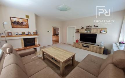 Ponúkame na predaj Veľký rodinný dom s pozemkom o rozlohe 940 m2 ktorý sa nachádza v pokojnej a tichej časti Myjavy .