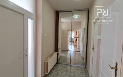 Ponúkame na predaj Veľký rodinný dom s pozemkom o rozlohe 940 m2 ktorý sa nachádza v pokojnej a tichej časti Myjavy .