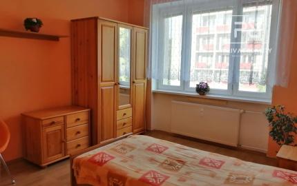 REZERVOVANY - Na predaj 2 izbový byt v tehlovom dome - tichá lokalita , Bratislava Krasňany Kadnárova ulica.