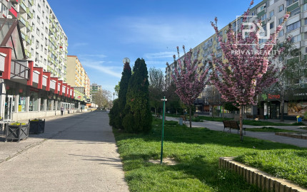 Ponúkame na predaj Obchodný priestor vo Vrakúni.