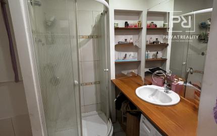 Ponúkame na predaj 3 izbový byt vo Vrakúni.