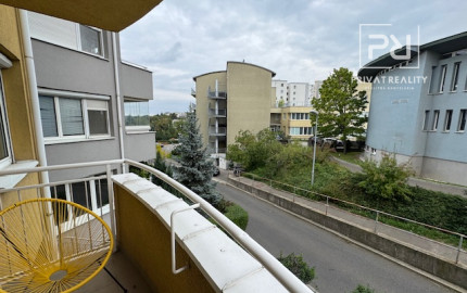 3 izb.,pôvodne 4 izbový byt Slávičie údolie s garážou.