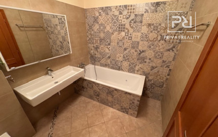 3 izb.,pôvodne 4 izbový byt Slávičie údolie s garážou.