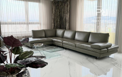 LUXUSNÝ PENTHOUSE S PANORAMATICKÝM VÝHĽADOM (23. p.)