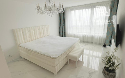 LUXUSNÝ PENTHOUSE S PANORAMATICKÝM VÝHĽADOM (23. p.)