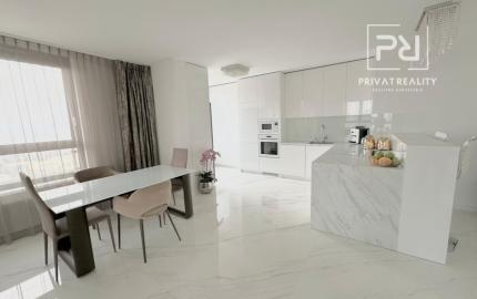 LUXUSNÝ PENTHOUSE S PANORAMATICKÝM VÝHĽADOM (23. p.)