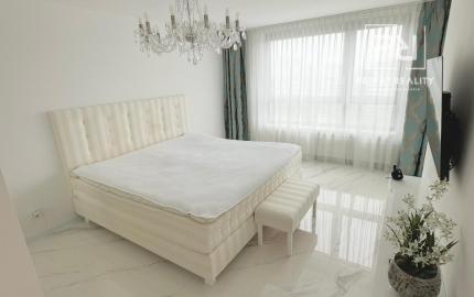 LUXUSNÝ PENTHOUSE S PANORAMATICKÝM VÝHĽADOM (23. p.)