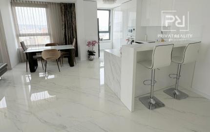 LUXUSNÝ PENTHOUSE S PANORAMATICKÝM VÝHĽADOM (23. p.)