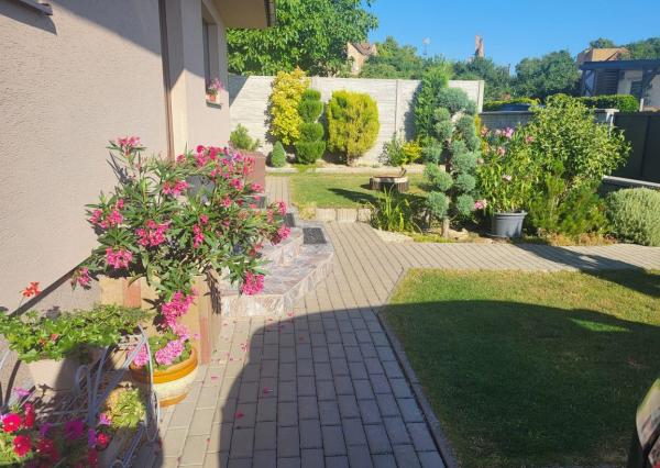 Ponúkame Vám na predaj nízkoenergetický Rodinný dom v obci : Trávnica . 