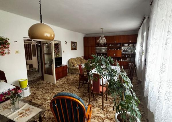 Ponúkame na predaj 3 izbový Rodinný dom v Prievoze.