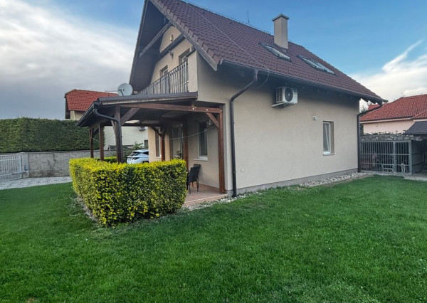 Na predaj rodinný dom v obci Dunajská Lužná.