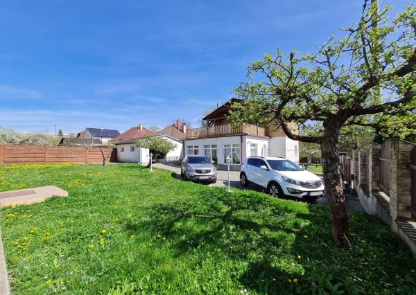 Ponúkame na predaj Veľký rodinný dom s pozemkom o rozlohe 940 m2 ktorý sa nachádza v pokojnej a tichej časti Myjavy .