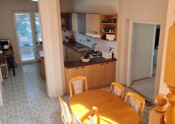 Ponúkame na predaj Veľký rodinný dom s pozemkom o rozlohe 940 m2 ktorý sa nachádza v pokojnej a tichej časti Myjavy .