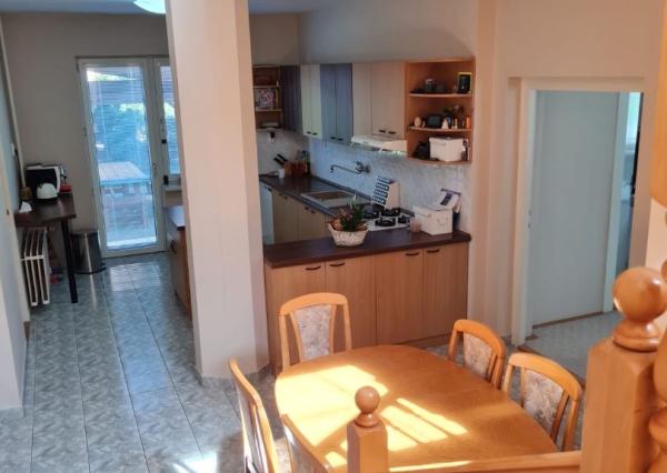 Ponúkame na predaj Veľký rodinný dom s pozemkom o rozlohe 940 m2 ktorý sa nachádza v pokojnej a tichej časti Myjavy .