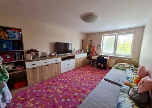 Ponúkame na predaj Veľký rodinný dom s pozemkom o rozlohe 940 m2 ktorý sa nachádza v pokojnej a tichej časti Myjavy .