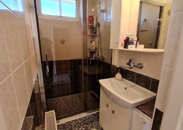 Ponúkame na predaj Veľký rodinný dom s pozemkom o rozlohe 940 m2 ktorý sa nachádza v pokojnej a tichej časti Myjavy .