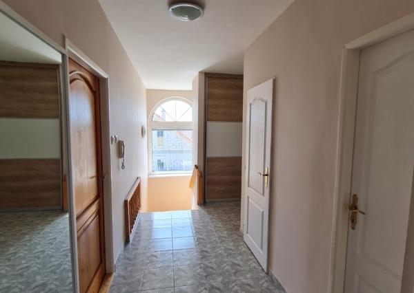 Ponúkame na predaj Veľký rodinný dom s pozemkom o rozlohe 940 m2 ktorý sa nachádza v pokojnej a tichej časti Myjavy .