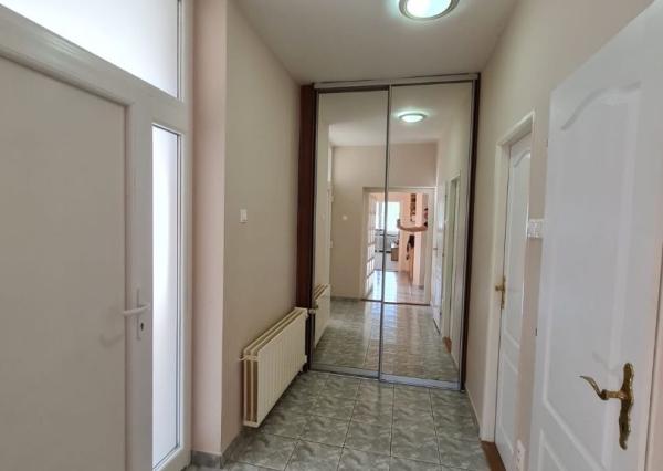 Ponúkame na predaj Veľký rodinný dom s pozemkom o rozlohe 940 m2 ktorý sa nachádza v pokojnej a tichej časti Myjavy .