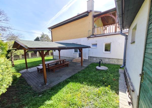 Ponúkame na predaj Veľký rodinný dom s pozemkom o rozlohe 940 m2 ktorý sa nachádza v pokojnej a tichej časti Myjavy .