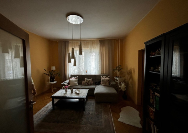 Predaj priestranný 3 izbový byt Bratislava-Ružinov, (časť Nivy) Oravská ul.