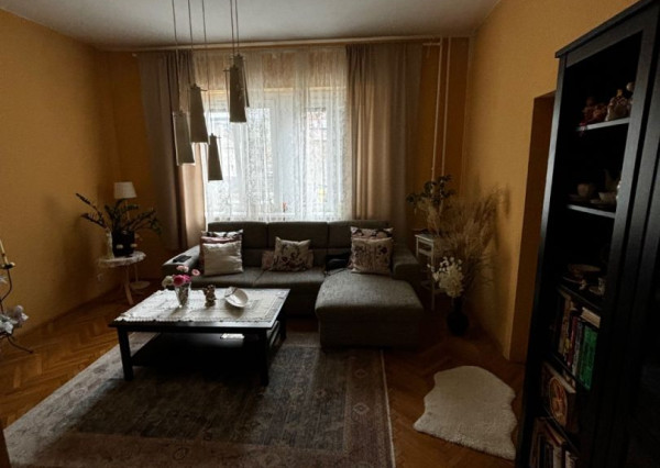 Predaj priestranný 3 izbový byt Bratislava-Ružinov, (časť Nivy) Oravská ul.