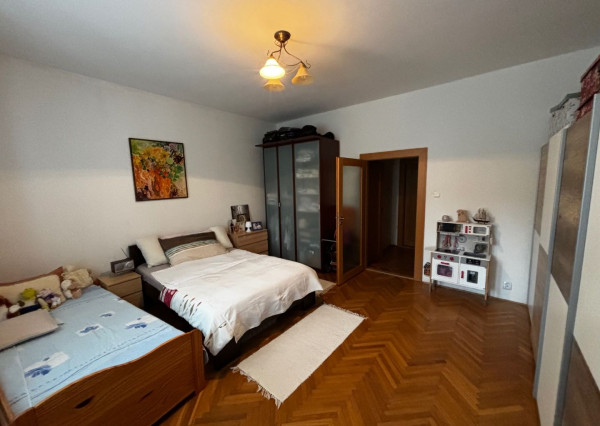 Predaj priestranný 3 izbový byt Bratislava-Ružinov, (časť Nivy) Oravská ul.