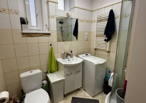 Predaj priestranný 3 izbový byt Bratislava-Ružinov, (časť Nivy) Oravská ul.