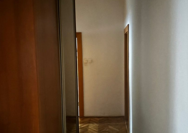 Predaj priestranný 3 izbový byt Bratislava-Ružinov, (časť Nivy) Oravská ul.