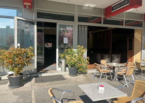 Na predaj obchodný priestor s presklením na terasu.