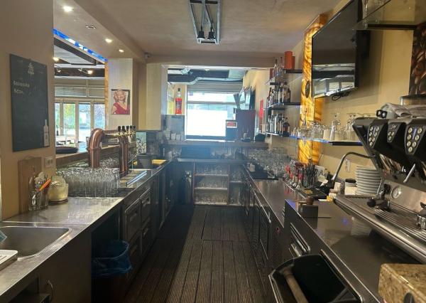 Predaj komerčné a prevádzkové priestory Bratislava-Vrakuňa.