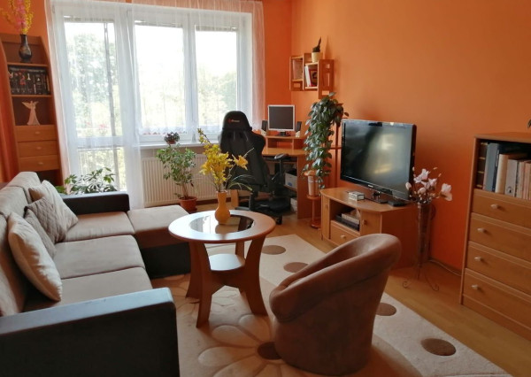 REZERVOVANY - Na predaj 2 izbový byt v tehlovom dome - tichá lokalita , Bratislava Krasňany Kadnárova ulica.