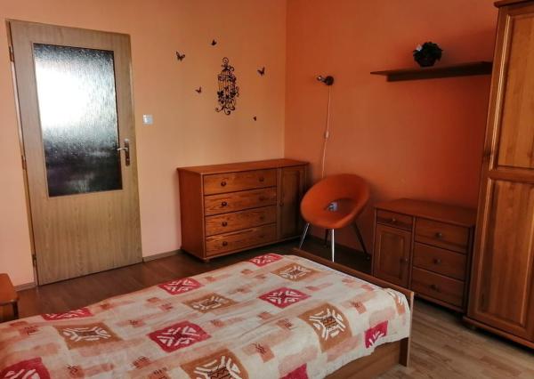 REZERVOVANY - Na predaj 2 izbový byt v tehlovom dome - tichá lokalita , Bratislava Krasňany Kadnárova ulica.