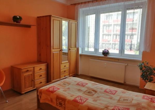 REZERVOVANY - Na predaj 2 izbový byt v tehlovom dome - tichá lokalita , Bratislava Krasňany Kadnárova ulica.