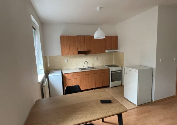 Ponúkame Vám na predaj 1 izbový byt Bratislava-Lamač.