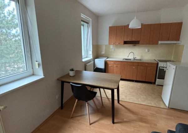 Ponúkame Vám na predaj 1 izbový byt Bratislava-Lamač.