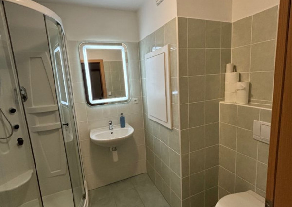 Ponúkame Vám na predaj 1 izbový byt Bratislava-Lamač.