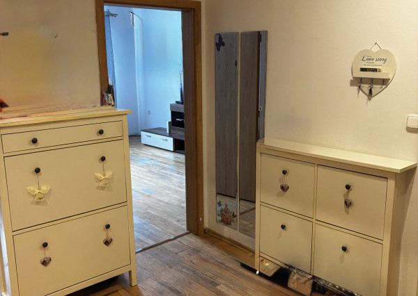 Ponúkame na predaj 3 izbový byt vo Vrakúni.