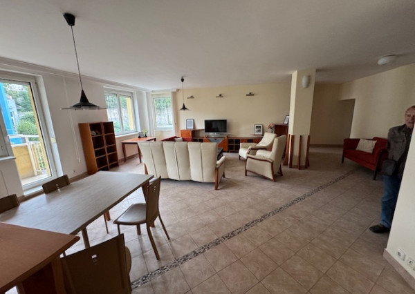 3 izb.,pôvodne 4 izbový byt Slávičie údolie s garážou.