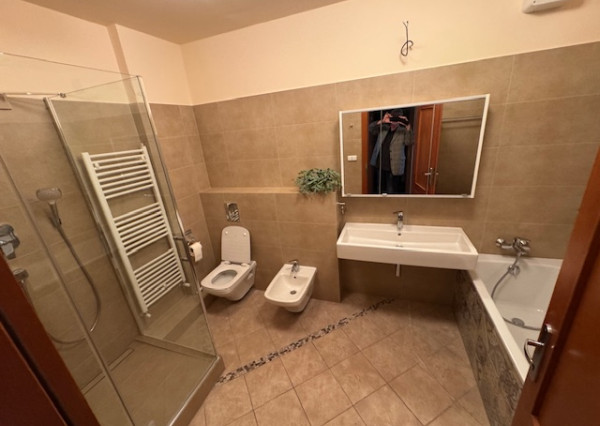 3 izb.,pôvodne 4 izbový byt Slávičie údolie s garážou.