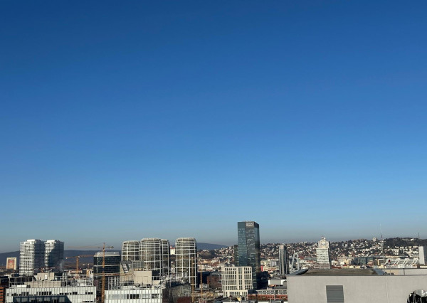 LUXUSNÝ PENTHOUSE S PANORAMATICKÝM VÝHĽADOM (23. p.)