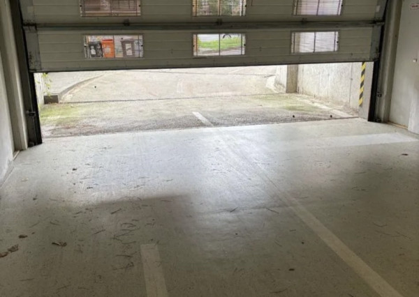 Ponúkame na predaj Garáž v Lamači na Malokarpatskom námesti,