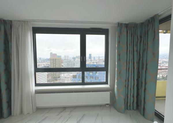 LUXUSNÝ PENTHOUSE S PANORAMATICKÝM VÝHĽADOM (23. p.)