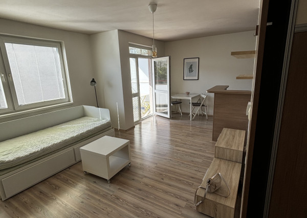 Prenájom 1 izbový byt Agátova ulica.