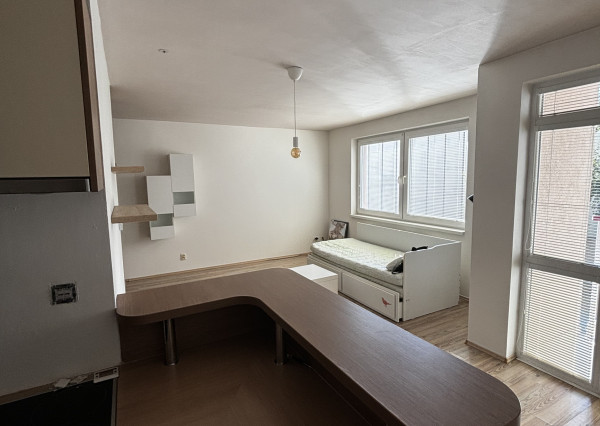 Prenájom 1 izbový byt Agátova ulica.