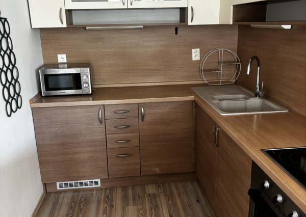 Prenájom 1 izbový byt Agátova ulica.